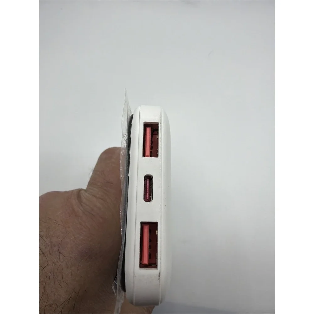 Hinne 10000mAh White‎ Power Bank. Slim And Sleek.